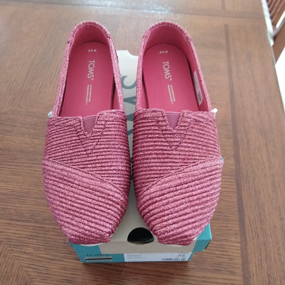 New w/Box TOMS
